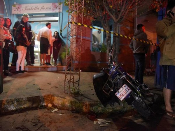 "Willero" huyó de la policía, pasó el semáforo en rojo y fue arrollado