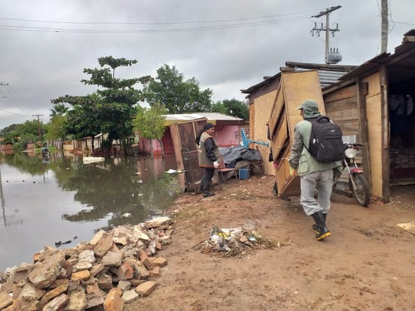 El descenso del agua da esperanza a desplazados - ADN Paraguayo
