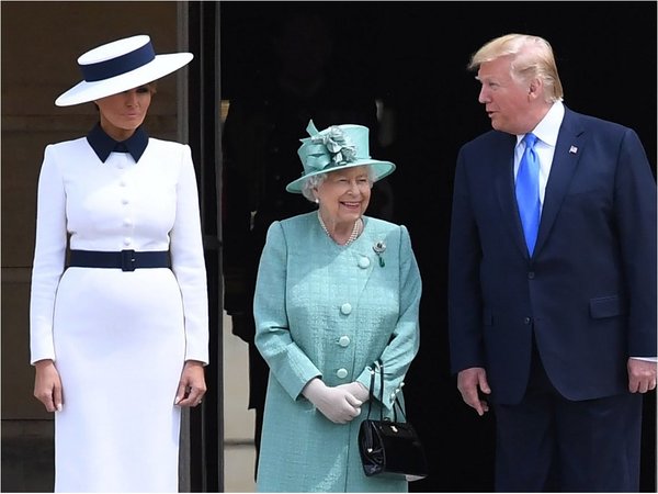Isabel II recibe a Trump en el palacio de Buckingham