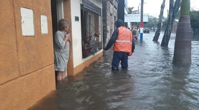 Pilar resiste las inundaciones prácticamente sin fondos para emergencias » Ñanduti