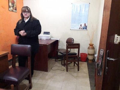 Roban computadoras de la coordinación de MEC en Caacupé - Nacionales - ABC Color