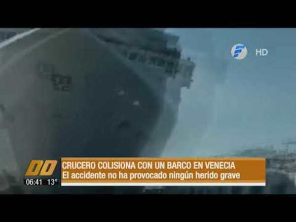Crucero colisionó con un barco en Venecia