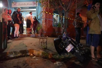 “WILLERO” HUYÓ DE LA POLICÍA, PASÓ EL SEMÁFORO EN ROJO Y MURIÓ ATROPELLADO