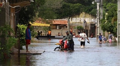 EL RÍO BAJA EN ASUNCIÓN Y SUBE EN PILAR