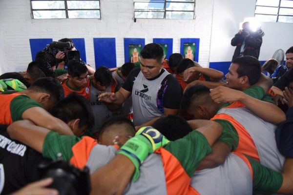 Equipo chaqueño de fútbol cayó derrotado, ¡pero se ganó la admiración del país! - Periodismo Joven - ABC Color