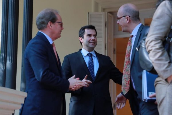 Abdo se reunió con vicepresidente del Banco Mundial, Axel Van Trotsenburg - 730am - ABC Color