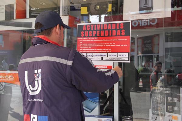 SET suspende a más comercios por no expedir facturas - ADN Paraguayo