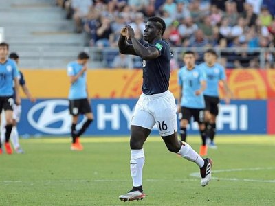 Ecuador tumba a Uruguay y avanza a los cuartos de final