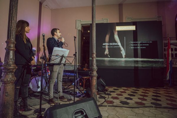 Apuesta al arte emergente
