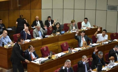 HOY / Honor Colorado apoya pérdida de investidura de Dionisio y suma votos para el "raje"