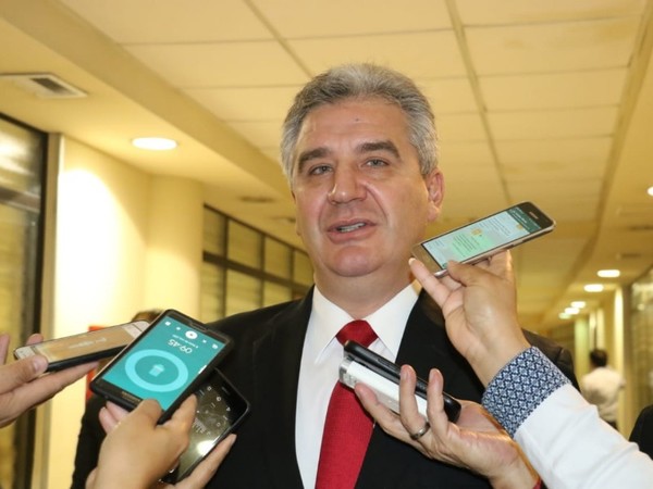 Caso Dionisio Amarilla no afecta el acuerdo que otorga a la bancada Llanista, dice Bacchetta - Radio 1000 AM