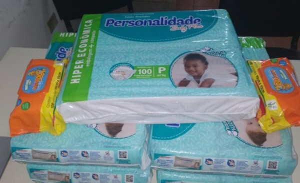 Primos Fernández se unen para donar pañales al Hospital Regional