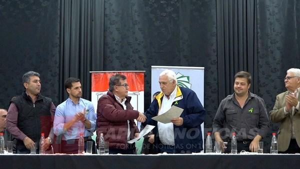 VARIOS CONVENIOS CON LA EBY SUSCRIPTOS POR LA GOBERNACIÓN.