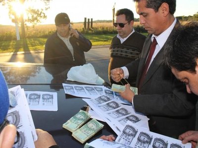 Detienen a periodista por supuesta extorsión a empresario