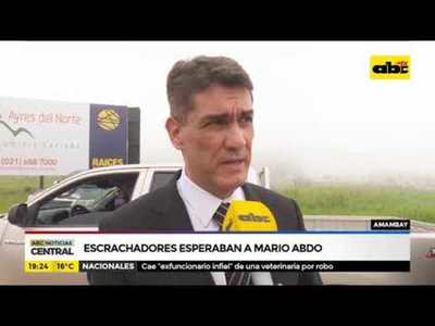 Escrachadores esperaban a Mario Abdo - Tv - ABC Color