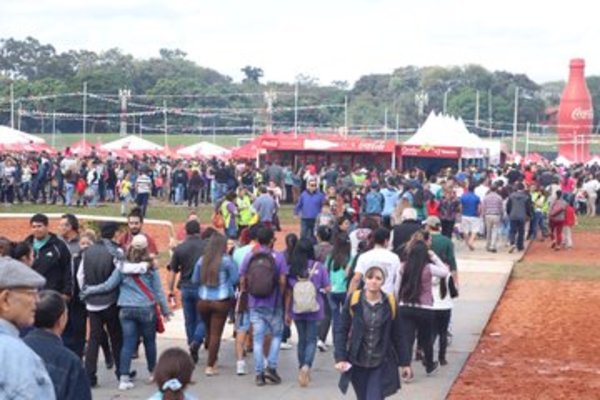 Destacan gran concurrencia de personas en la Comilona de Teletón » Ñanduti