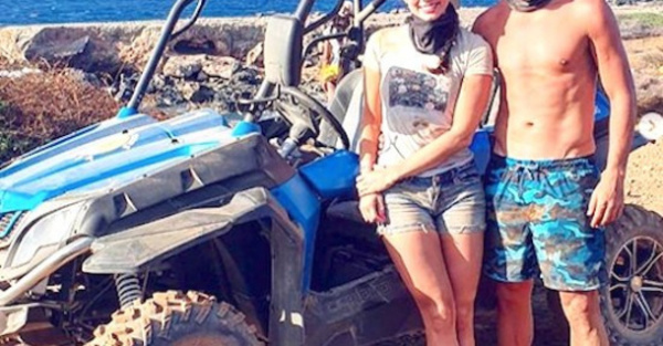 Camacho y su novia, en las playas de Aruba