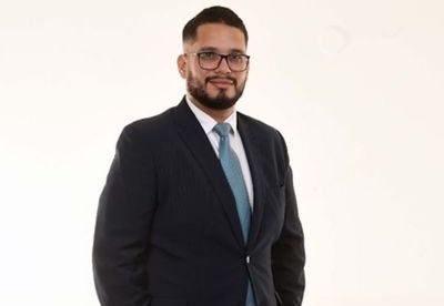 Periodista de ABC asesoraba a político denunciado en su diario