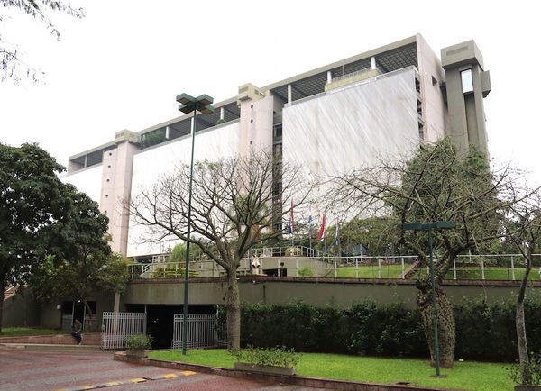 Misión a Brasilia para destrabar prohibición de envíos de reales