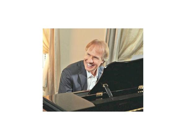 Richard Clayderman actúa hoy en el escenario del Banco Central