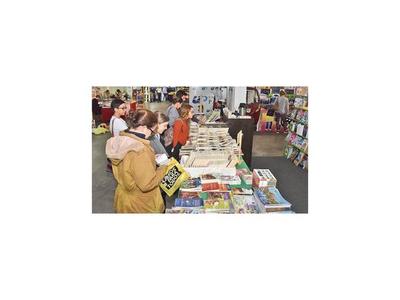 Con actividades variadas prosigue la Feria del Libro