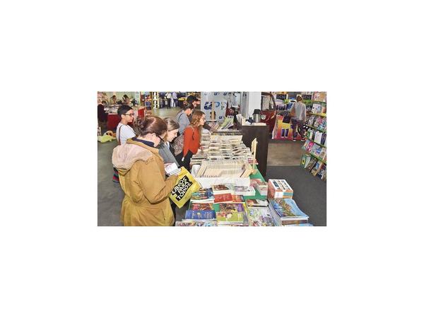 Con actividades variadas prosigue la Feria del Libro
