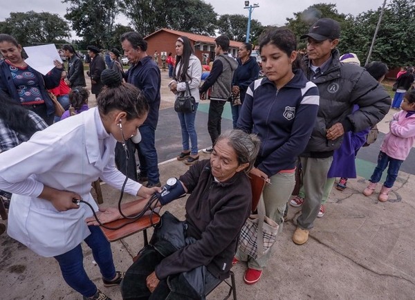 Salud registra más de 30.000 atenciones en zonas inundadas - Radio 1000 AM