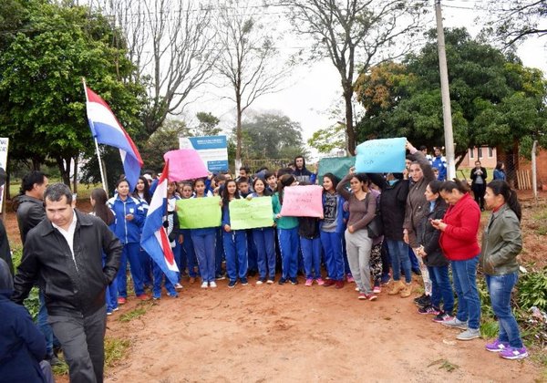 Toman colegio y cerrarían hoy Ruta 8 - Edicion Impresa - ABC Color