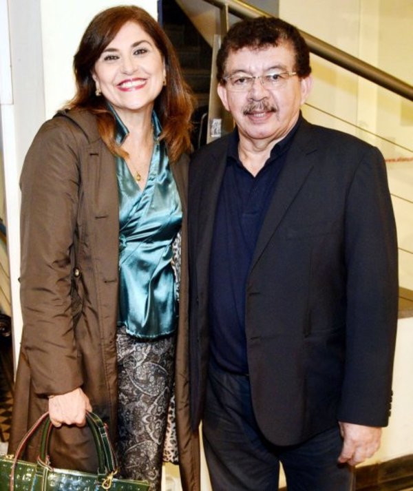 Preestreno de la comedia “Los vecinos de arriba” - Edicion Impresa - ABC Color