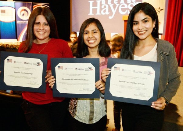 Ceremonia y premiación de Becas Hayes - Edicion Impresa - ABC Color