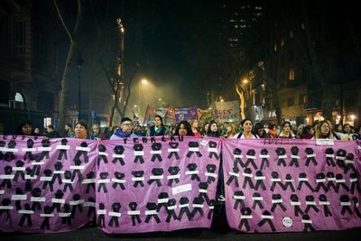 Marcharon contra feminicidios y por aborto legal en Argentina - Internacionales - ABC Color