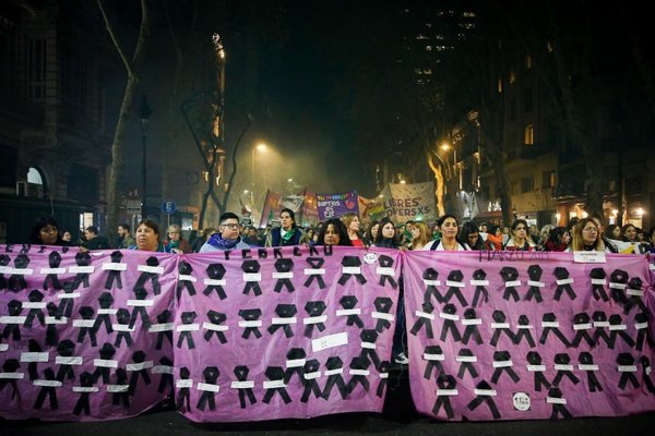 Marcharon contra feminicidios y por aborto legal en Argentina - Internacionales - ABC Color
