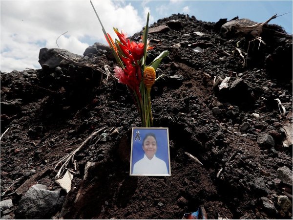 Los rostros de la tragedia del Volcán de Fuego, un año después