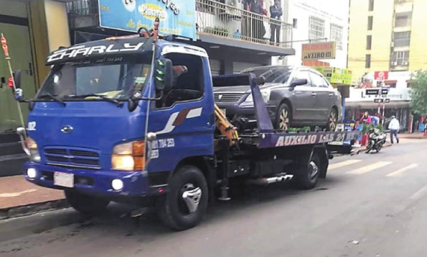 Multarán G. 406.000 por estacionar en veredas | Diario Vanguardia 07