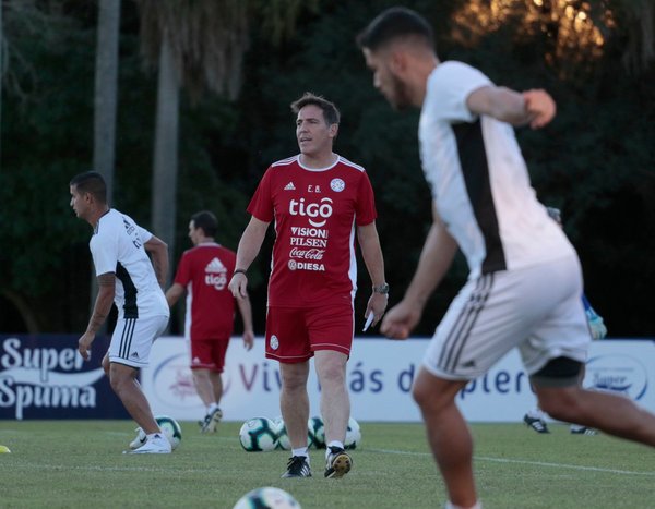 Mientras Berizzo perfila un equipo hoy se completa el grupo con Óscar Romero