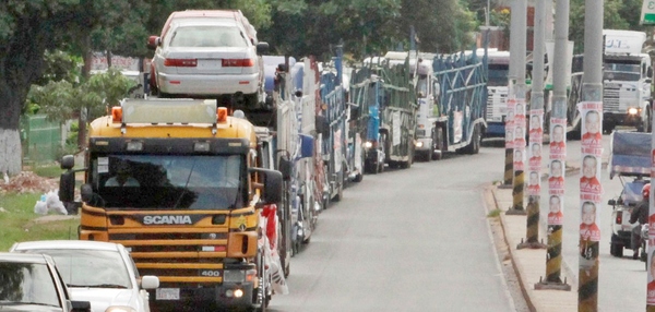 Menor consumo y mayor tipo de cambio golpean importaciones