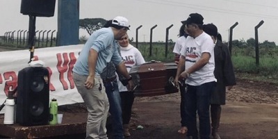 En hospital de Pedro Juan, esperaron con un ataúd al presidente Marito - ADN Paraguayo