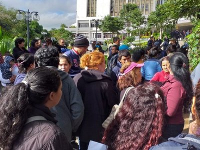 Bañadenses se manifiestan frente a la Municipalidad de Asunción