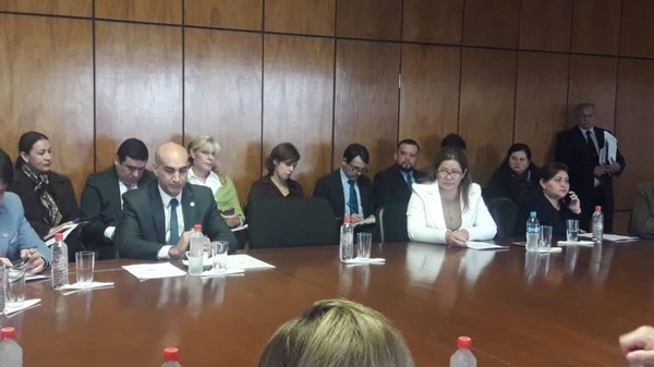 HOY / Falta de insumos y medicamentos es una "percepción", afirma ministro de Salud