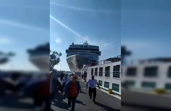 Pánico en Venecia por un crucero fuera de control que chocó contra el muelle - C9N