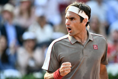 Federer "limpia" a Wawrinka y desafía a Nadal - Versus