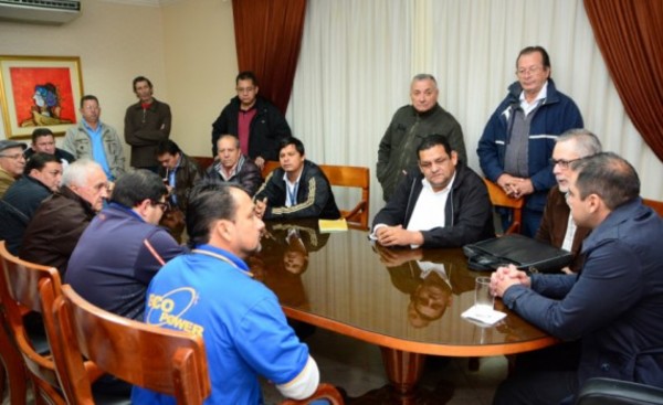 Taxistas esteños piden agilización de emisión de habilitaciones