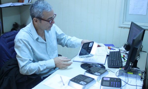 Municipalidad de CDE recibe donación de relojes biométricos