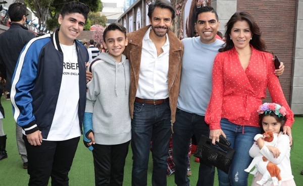 Derbez participa de alfombra roja de película animada