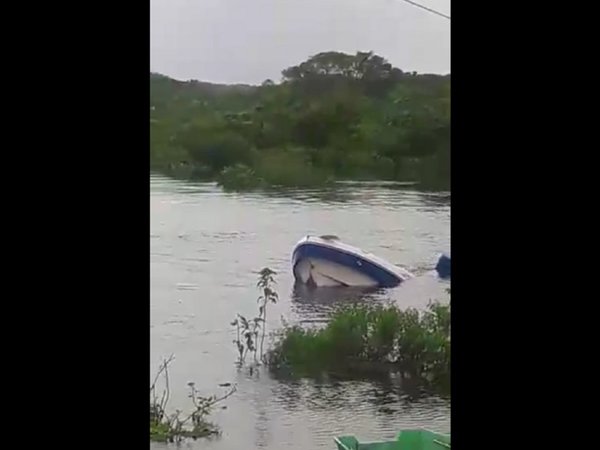 Mujer desaparece en el río Paraguay tras vuelco de lancha