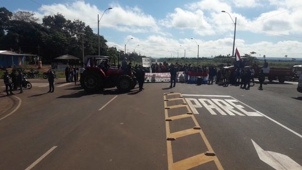Mandioqueros cierran ruta en San Pedro - Nacionales - ABC Color