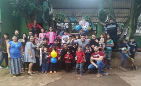 Movimiento de jóvenes entrega víveres a hogares de niños y ancianos