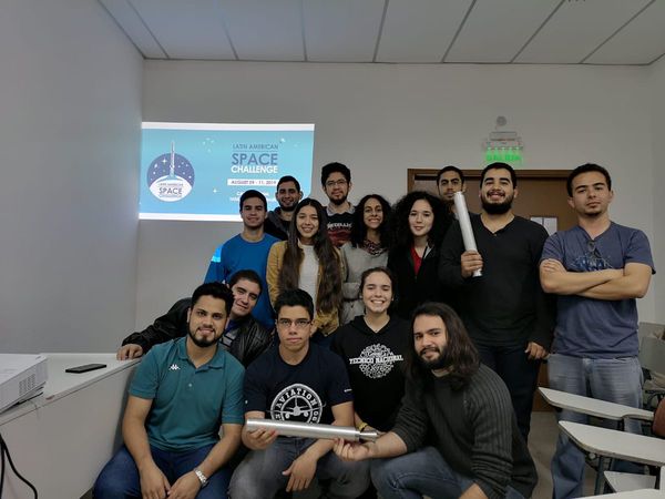 Universitarios precisan ayuda para viajar a competencia de cohetes en Brasil