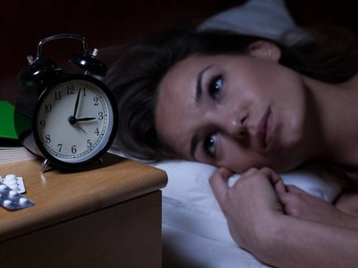 20% de latinos usan píldoras para dormir pese a afectar su sueño