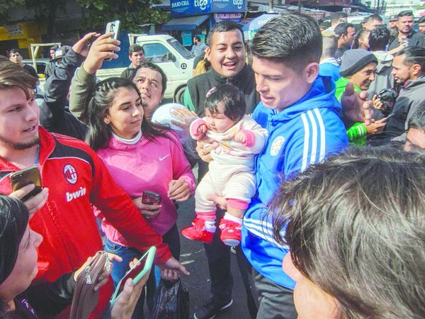 El Mercado 4 vibró con visita albirroja
